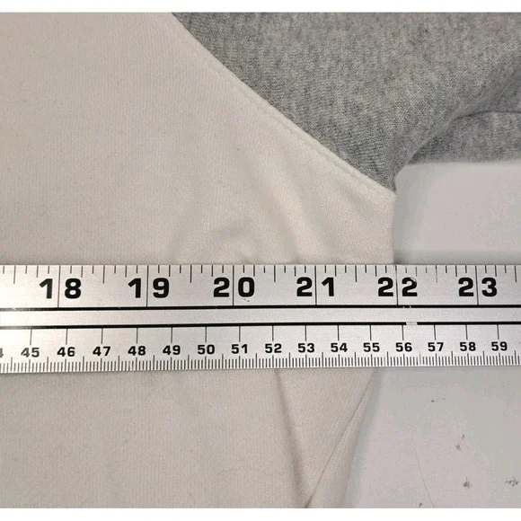 IZOD Crew Neck Sweatshirt Men's M Preppy Baggy Ivory Gray - Picture 4 of 7